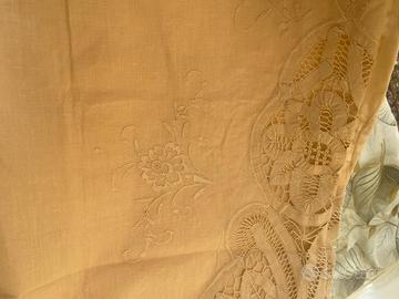 To aglia da tavola elegante ed antica