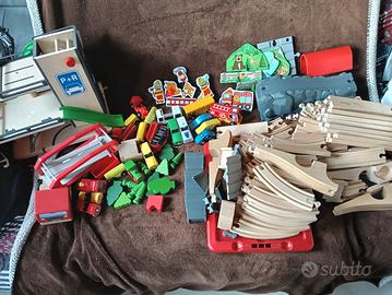 Super set trenino in legno+ garage multipiano. 
