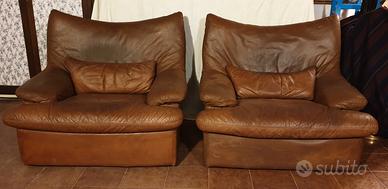 Coppia di poltrone in pelle vintage