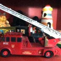 Toys LESNEY England "MERRYWEATHER RIRE ENGINE"