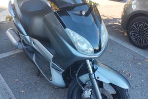 x-Max  250 
