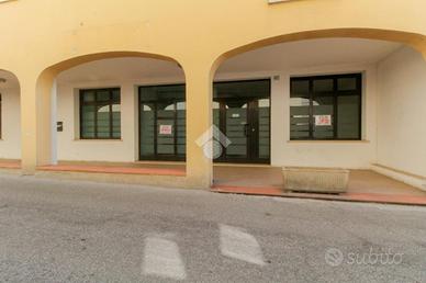 NEGOZIO A VEROLANUOVA