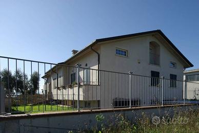 Villa di 225 m² con più di 5 locali a San Giustino