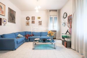 3 LOCALI CON GARAGE E CANTINA