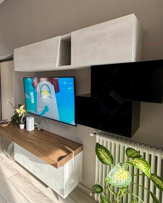 Parete attrezzata legno e cemento bianco usata