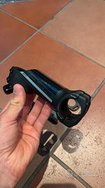 Attacco manubrio integrato FSA