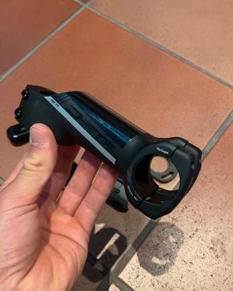 Attacco manubrio integrato FSA