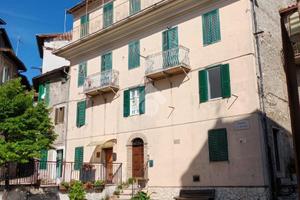 5 LOCALI A OLEVANO ROMANO