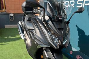 Kymko AK550 ABS + Tucano, baule