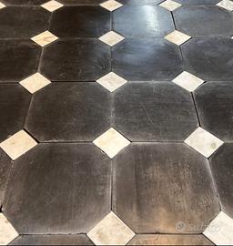 mattonelle antiche in ardesia e marmo di Carrara 