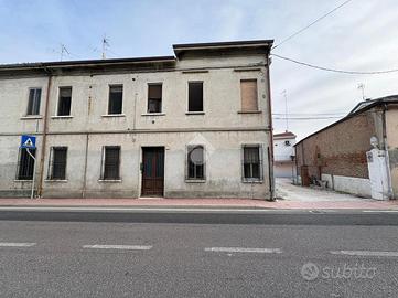 4 LOCALI A SUZZARA