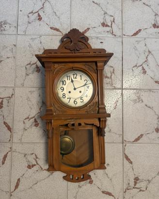 Orologio a pendolo antico