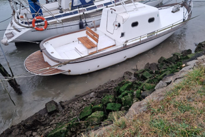 Barca entrobordo MT 7.5 x 2.5