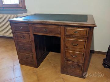Scrivania antica in legno
