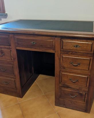 Scrivania antica in legno