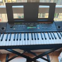 Tastiera musicale Yamaha PSR-E253 + accessori