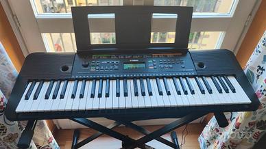 Tastiera musicale Yamaha PSR-E253 + accessori