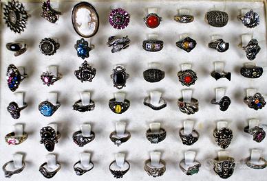 Serie di anelli antichi in argento