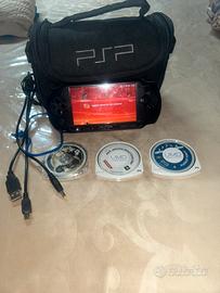 Psp e1004 con custodia filo 3giochi+13scaricati