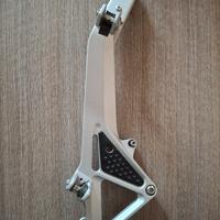 SUPPORTO PEDANA DX HORNET 2005/2007