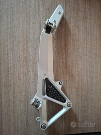 SUPPORTO PEDANA DX HORNET 2005/2007