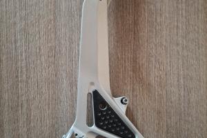 SUPPORTO PEDANA DX HORNET 2005/2007