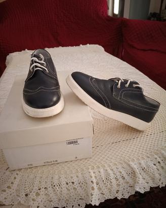Scarpe nuove da bambino