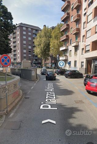 Pressi PIAZZA ADRIANO ZONA CENISIA : 350 euro