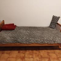 letto singolo con materasso e cuscino