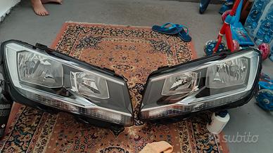 coppia fari Volkswagen Tiguan. 