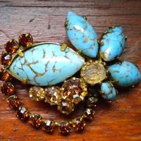 Spilla pietre chiare ed azzurrite 1960