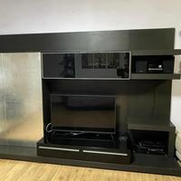 Elegante parete attrezzata con porta tv e mensole