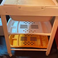 Fasciatoio con vaschetta e mangia pannolini