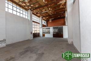 MAGAZZINO IN CENTRO PAESE