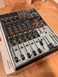 Mixer premium 12 ingressi a 2-3 bus con preamplifi