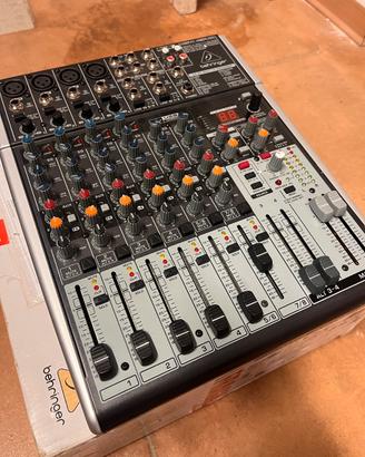 Mixer premium 12 ingressi a 2-3 bus con preamplifi