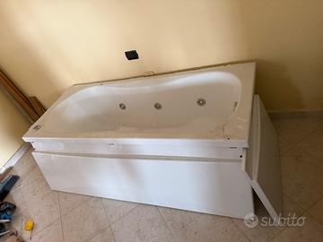 Vasca da bagno idromassaggio