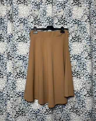 Gonna midi cammello elegante e versatile