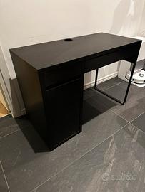 Scrivania IKEA nera + sedia ufficio regolabile