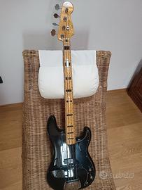Fender squier precision