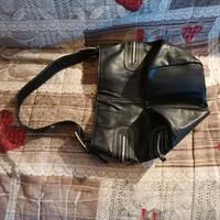 borsa nera in pelle a Monza