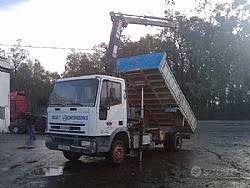 Iveco 85 E 15 con gru Hiab 090