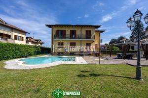 SPLENDIDA VILLA SINGOLA CON PISCINA!