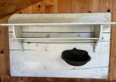 Scaffale in stile shabby chic