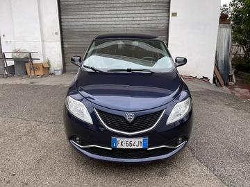 Lancia Ypsilon 1.2 69 CV 5 porte Silver