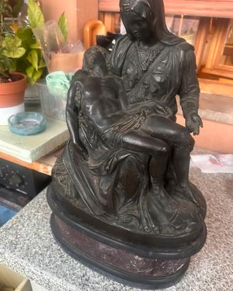 Statua di bronzo pietá di michelangelo