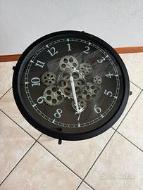Tavolino industriale con orologio e ingranaggi