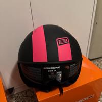 Due caschi nuovi mai usati, ancora sigillati