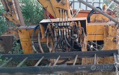 Retroescavatore per fl4