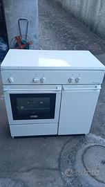 Cucina a gas con forno.